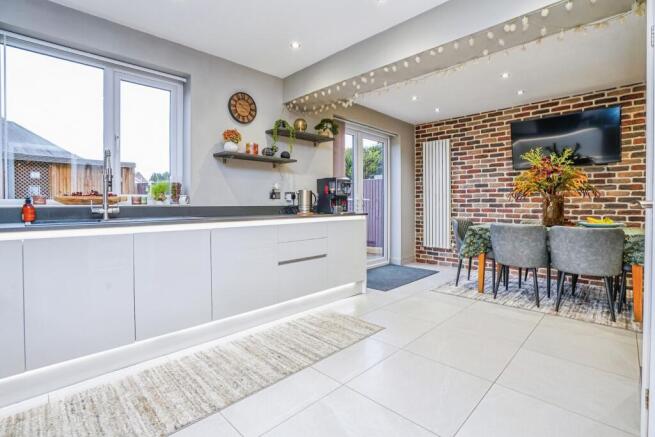 4 bed Semi-Detached for sale Image 3