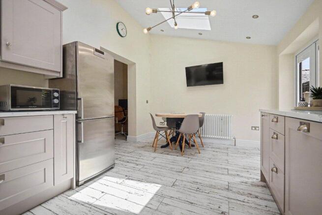 3 bed Semi-Detached for sale Image 7