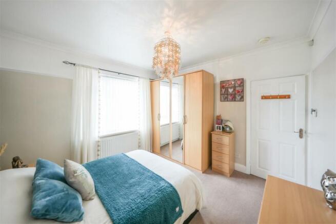 MAIN BEDROOM