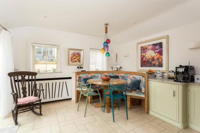 6 bed Detached for sale Image 6