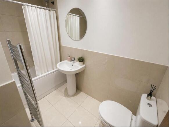 3 bed House to rent Image 9