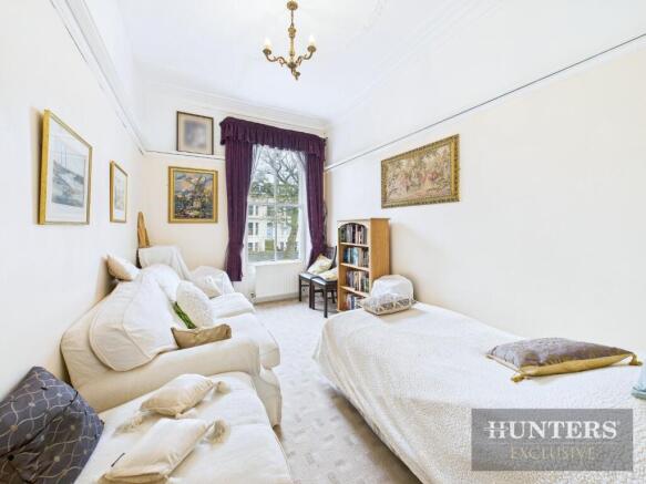 5 bed Town House for sale Image 10
