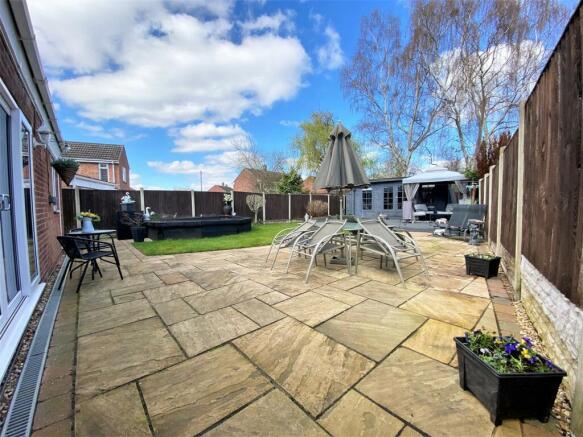 Delightful Private Garden 137