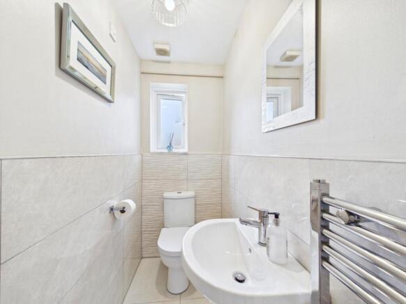 4 bed Detached for sale Image 7