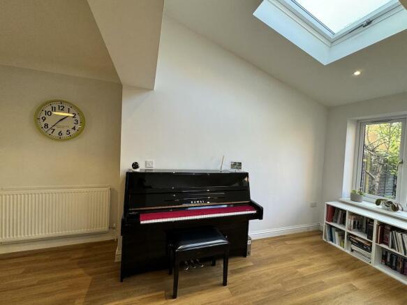 9 - Piano area.jpg