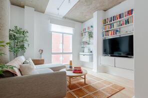 Flat 2-2, Ziggurat Building, Saffron Hill, London EC1N 8QX
