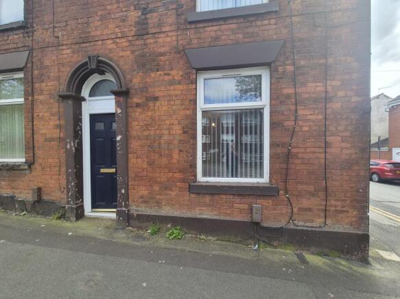 220A Greenacres Road, Oldham, Lancashire OL4 3EW photo 4