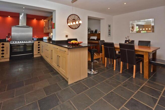 Kitchen / dining room
