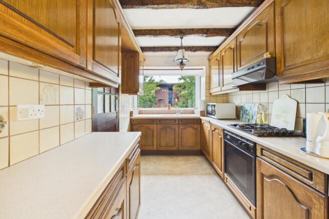 5 bed Detached for sale Image 6