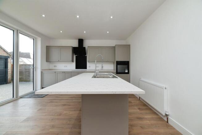 2 bed Semi-Detached Bungalow for sale Image 7