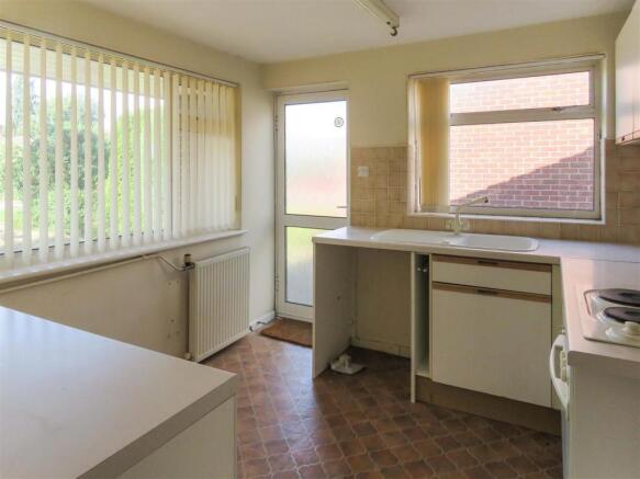 Kitchen 2.JPG