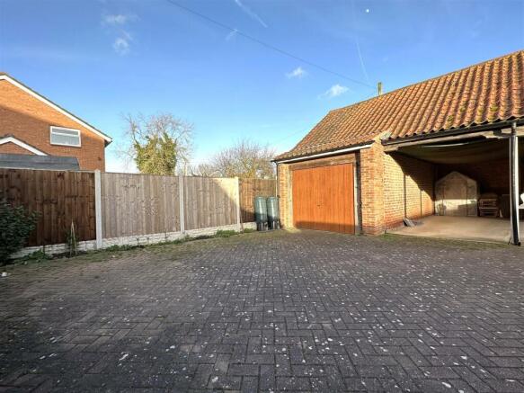 GARAGE & CARPORT 788