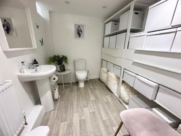 2 bed Flat to rent Image 12