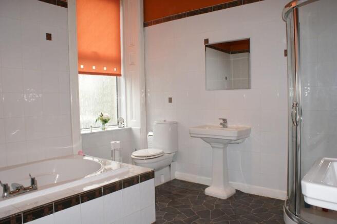 FAMILY BATHROOM