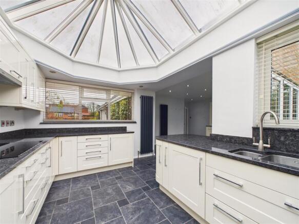 3 bed Detached for sale Image 4