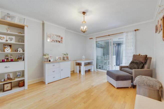 Daniels_49 Alder Grove, NW2 7DE_005.jpg