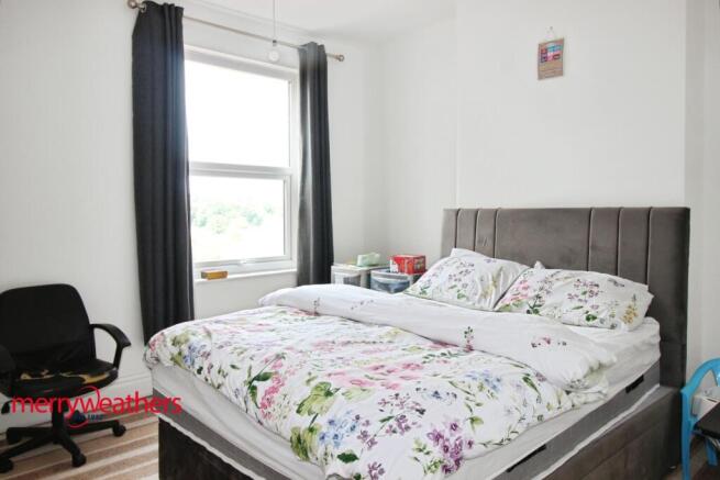 4 bed Semi-Detached for sale Image 6