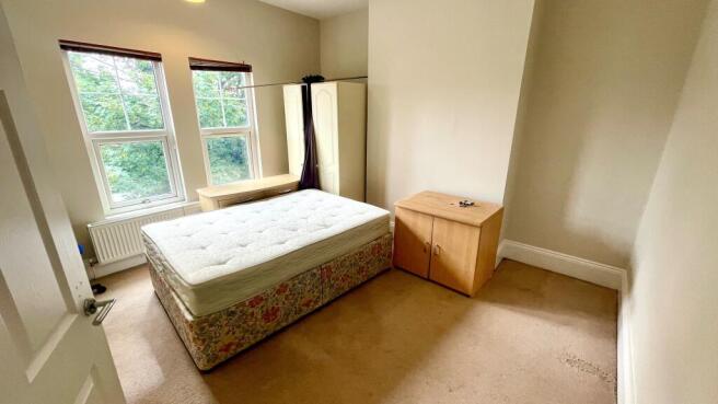 4 bed Semi-Detached to rent Image 5