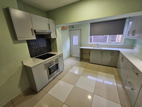 3 bed House to rent Image 6