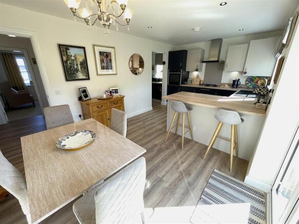 3 bed Detached for sale Image 7