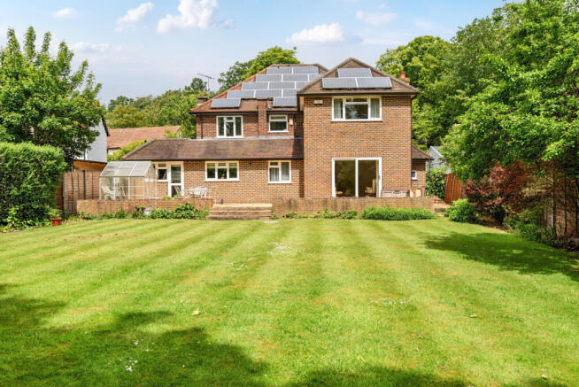 White Rose Lane, Woking, Surrey, GU22 photo 4