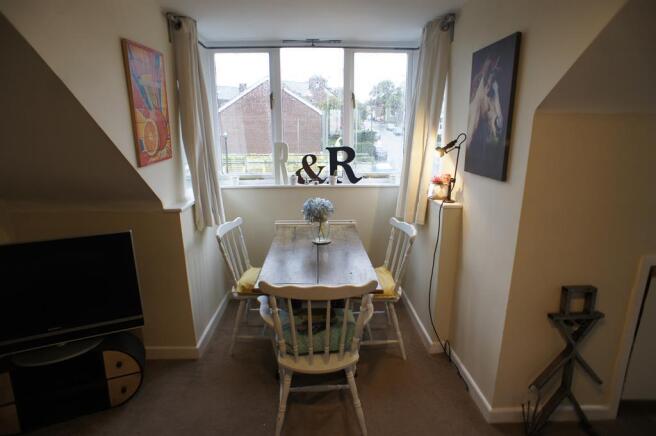 2 bed Flat to rent Image 4