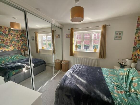 11. Master bedroom.JPG