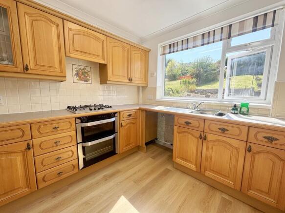 3 bed Semi-Detached to rent Image 12