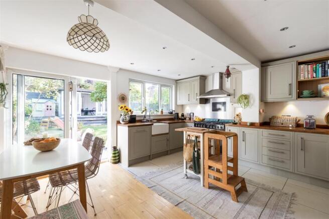 Manor Farm Drive, E4