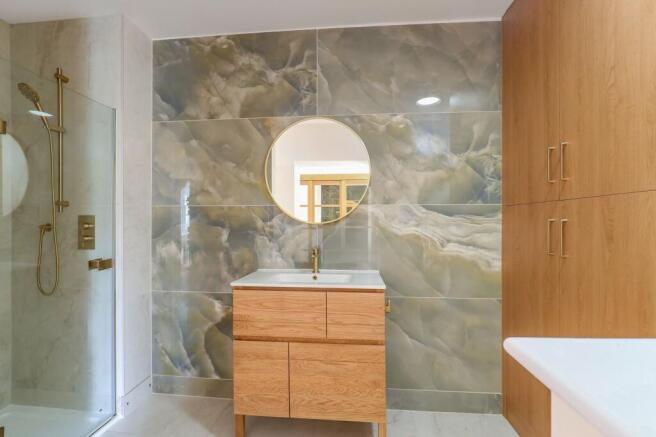 Ensuite