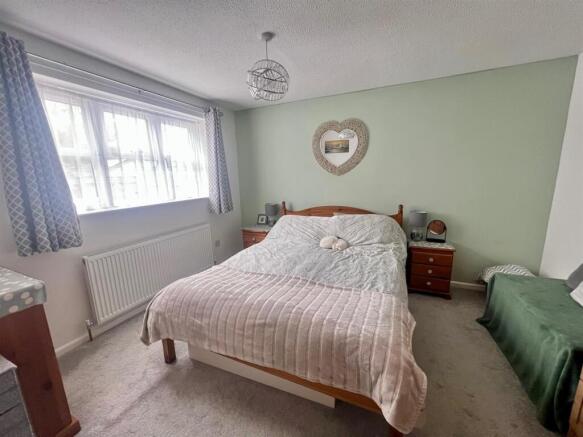 Bed 1.jpg