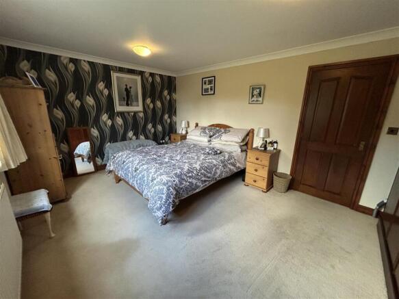 3 bed Detached Bungalow for sale Image 11