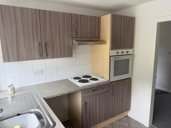 2 bed Terraced to rent Image 5