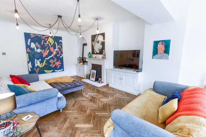 5 bed Semi-Detached for sale Image 4