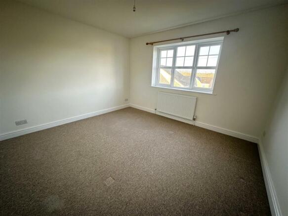 Bedroom 1.jpg
