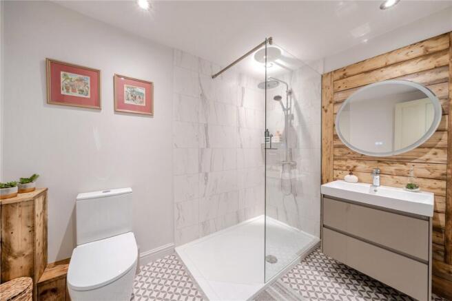 4 bed House for sale Image 7