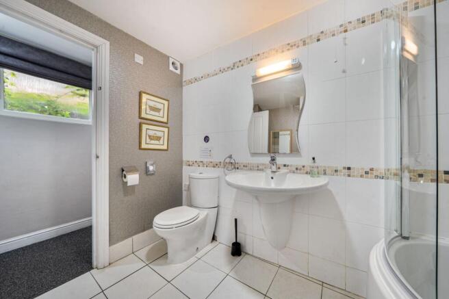 3 bed Apartment for sale Image 6