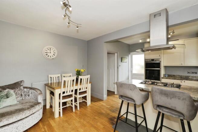 3 bed Semi-Detached for sale Image 11