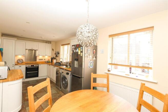 2 bed Semi-Detached for sale Image 8