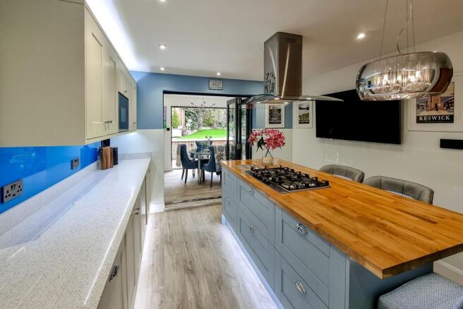 4 bed Detached to rent Image 8