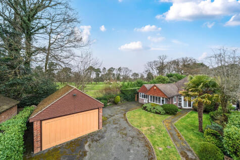 Golf Close, Pyrford, GU22
