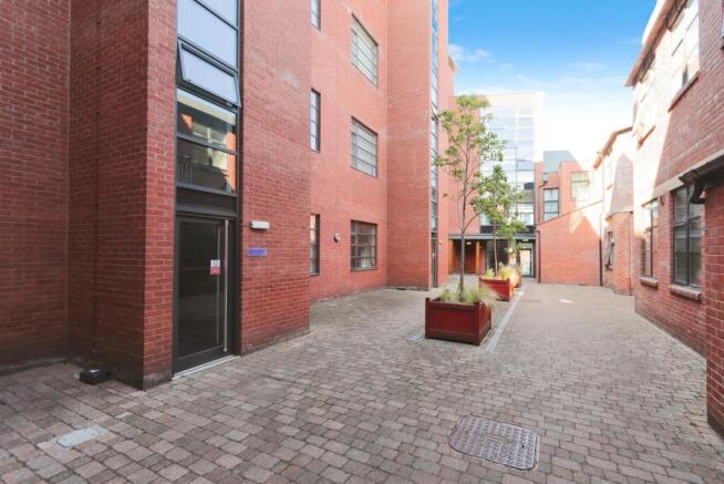 2 bed Apartment for sale Image 10