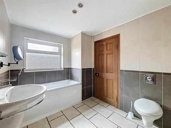 3 bed Terraced for sale Image 9
