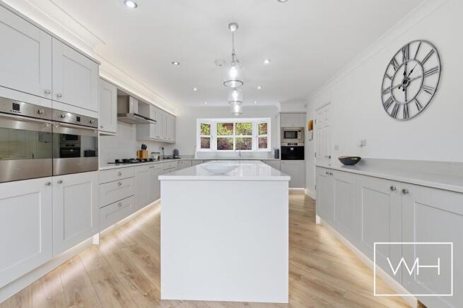 5 bed Detached for sale Image 9