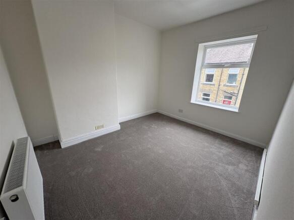 2 bed End of Terrace to rent Image 4