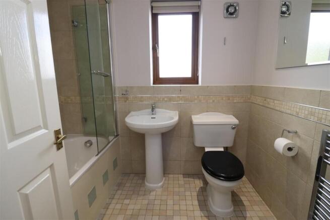 4 bed Detached for sale Image 11