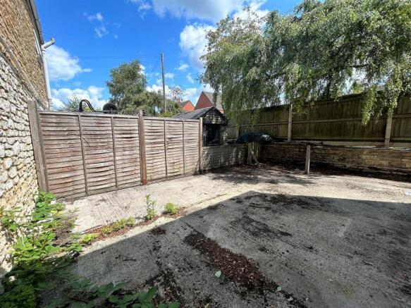 25a Semington Road - Courtyard.jpg