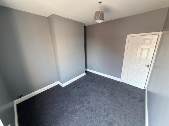 4 bed Semi-Detached to rent Image 8
