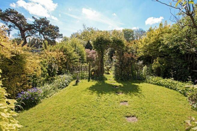 mid garden tow...