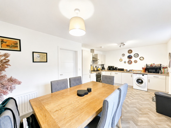 4 bed Detached for sale Image 4